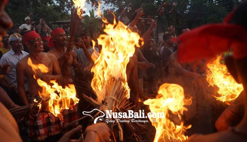 www.nusabali.com-perang-api-desa-adat-duda-hanya-boleh-serang-punggung