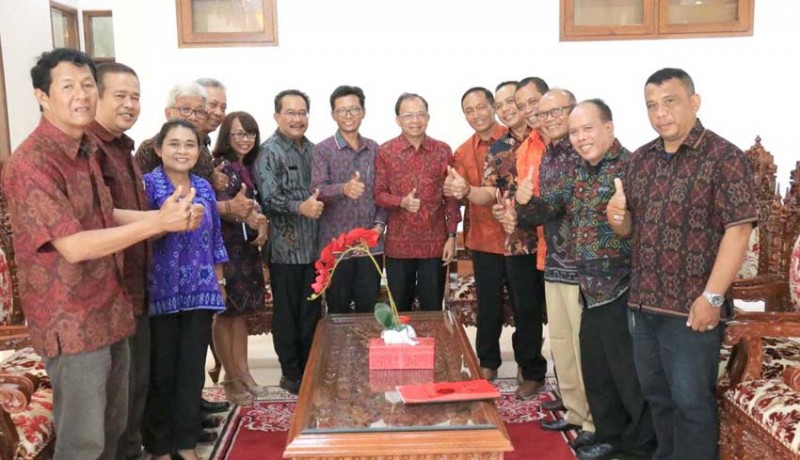 www.nusabali.com-gubernur-minta-pwi-bali-bumikan-nangun-sat-kerthi-loka-bali