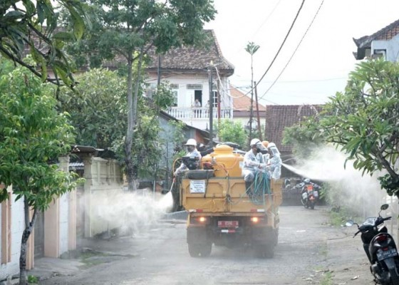 Nusabali.com - pemkot-semprotkan-110000-liter-disinfektan