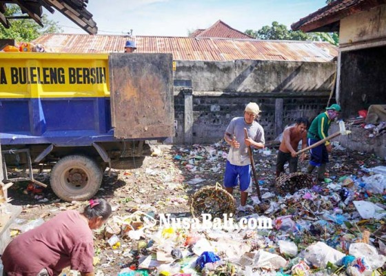 Nusabali.com - jam-kerja-petugas-kebersihan-ikuti-waktu-berjemur