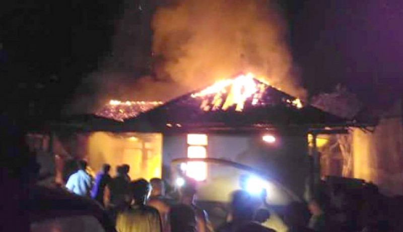 www.nusabali.com-rumah-ludes-terbakar-di-tegaltugu