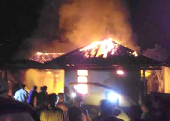 Nusabali.com - rumah-ludes-terbakar-di-tegaltugu