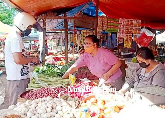 Nusabali.com - pedagang-pasar-banyuasri-tanpa-masker-diancam-segel