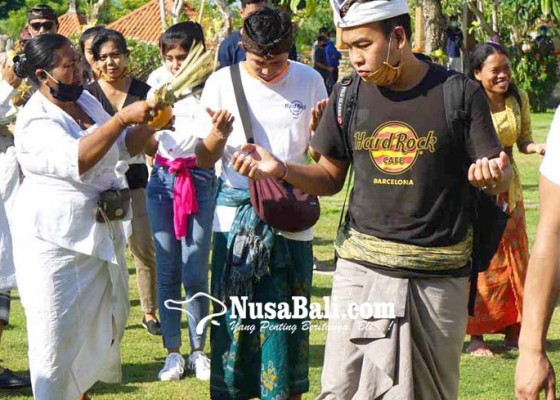 Nusabali.com - sebelum-pulang-pmi-ikuti-upacara-malukat