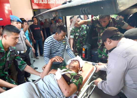 Nusabali.com - truk-masuk-jurang-5-prajurit-tewas