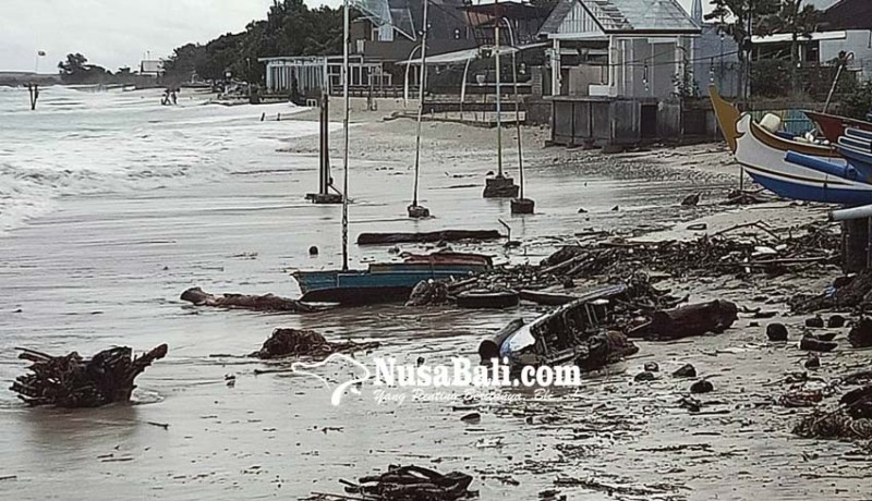 www.nusabali.com-5-perahu-nelayan-kedonganan-rusak-diterjang-rob