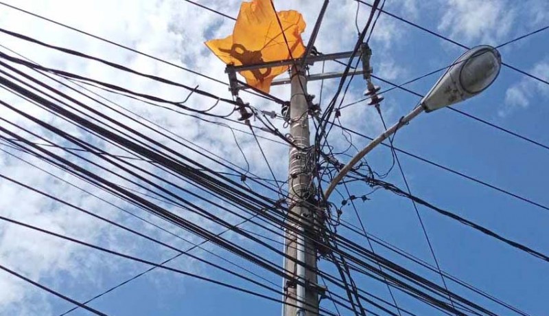 www.nusabali.com-pln-ingatkan-bahaya-main-layangan-dekat-jaringan-listrik