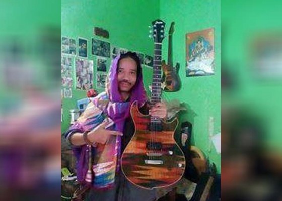 Nusabali.com - hiasi-gitar-dengan-motif-rangrang