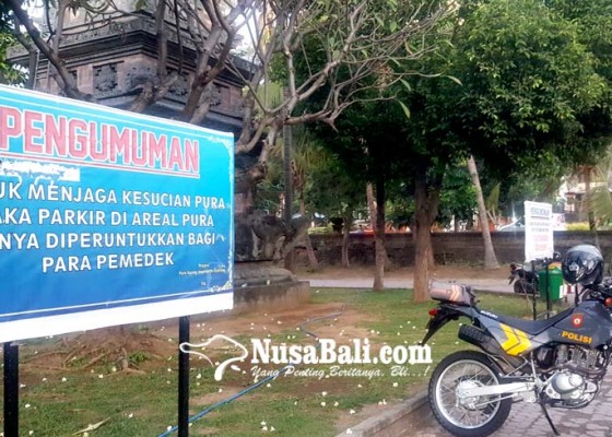 Nusabali.com - prajuru-tutup-areal-parkir-di-pura-jagatnatha-buleleng