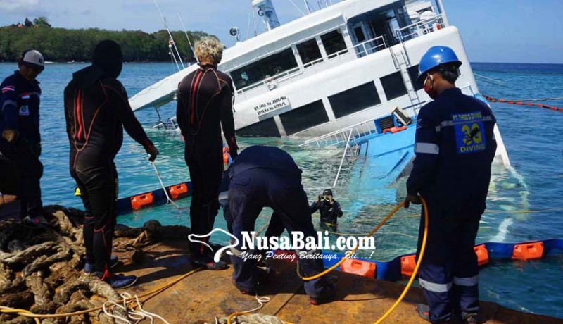 www.nusabali.com-evakuasi-awal-kapal-kandas-libatkan-16-penyelam