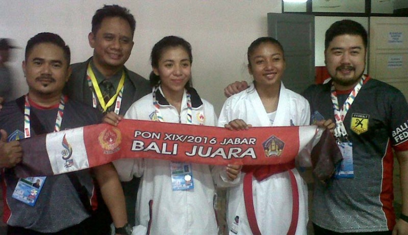 www.nusabali.com-cok-istri-persembahkan-medali-emas-dari-karate