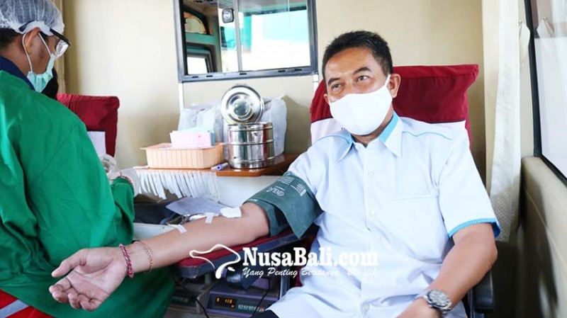 www.nusabali.com-bantu-atasi-krisis-darah-dprd-buleleng-donorkan-darah
