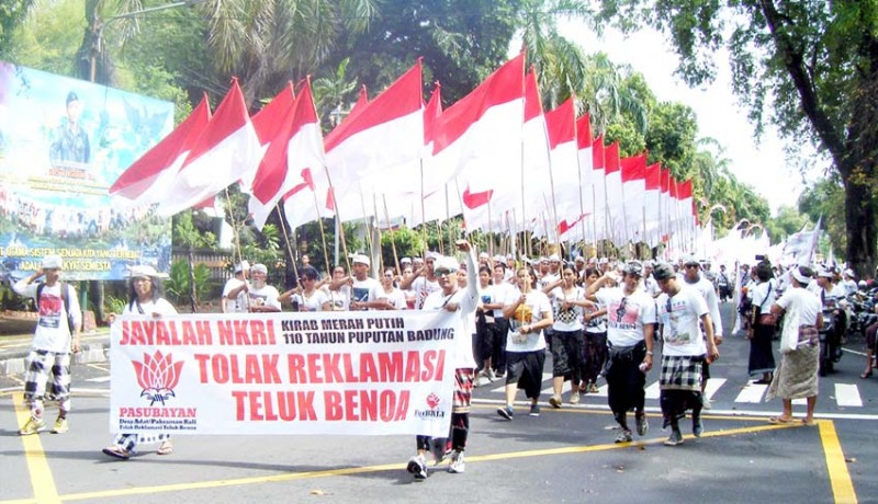 www.nusabali.com-tolak-reklamasi-kirab-110-bendera-merah-putih