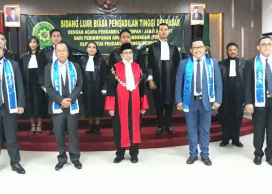 Nusabali.com - pt-denpasar-ambil-sumpah-97-advokat-baru