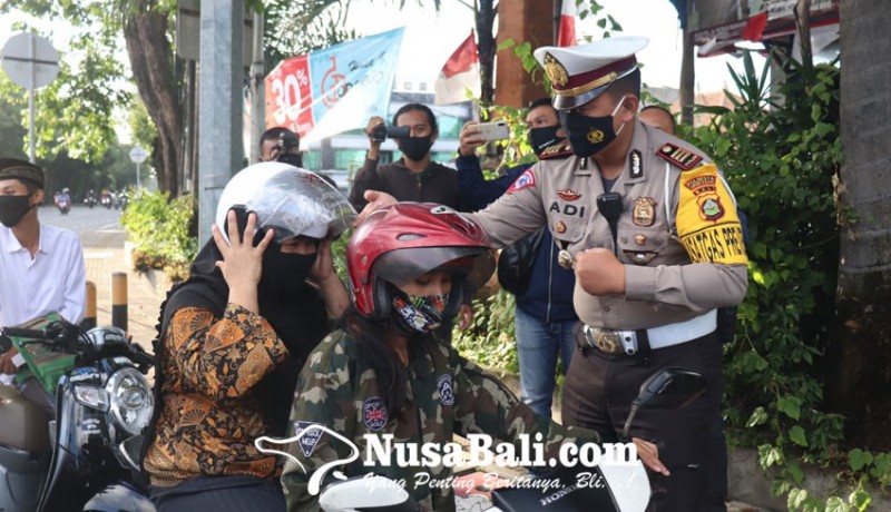 www.nusabali.com-ke-masjid-tak-menggunakan-helm-puluhan-pengendara-disetop-polisi