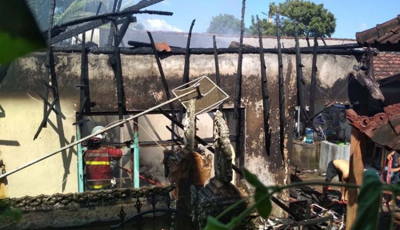 www.nusabali.com-diduga-dipicu-api-dupa-rumah-permanen-terbakar