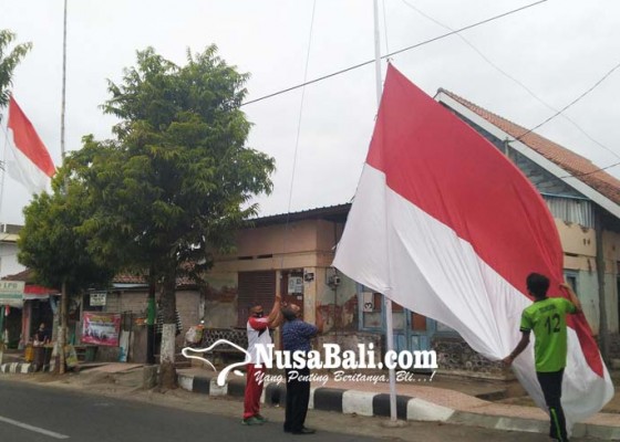 Nusabali.com - jelang-hut-ri-bendera-raksasa-hiasi-desa-sulanyah