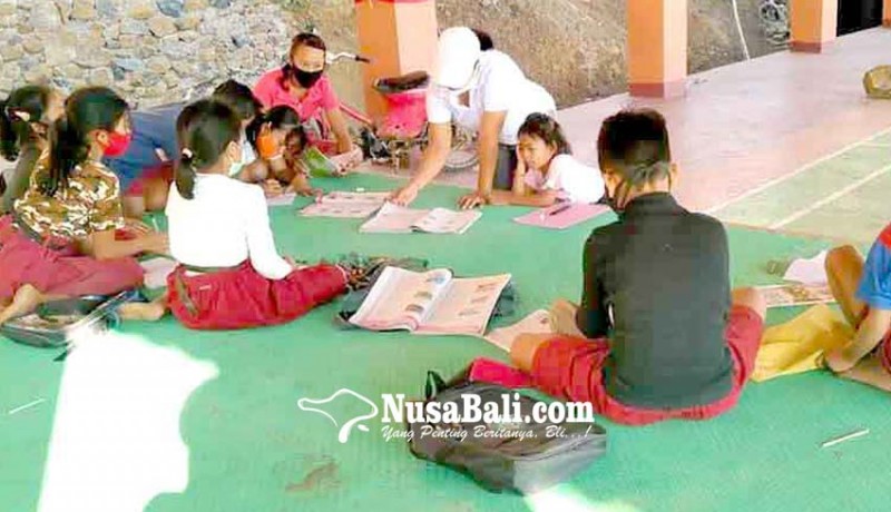 www.nusabali.com-siswa-sd-tianyar-barat-belajar-di-pasraman-jiwan-mukti
