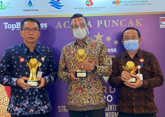 Nusabali.com - gianyar-borong-3-penghargaan-top-bumd-award-tingkat-nasional