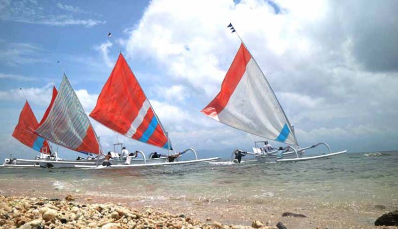 www.nusabali.com-lomba-perahu-layar-dan-renang-meriahkan-nusa-penida-festival