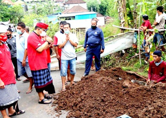Nusabali.com - cabup-sanjaya-temui-warga-terdampak-banjir