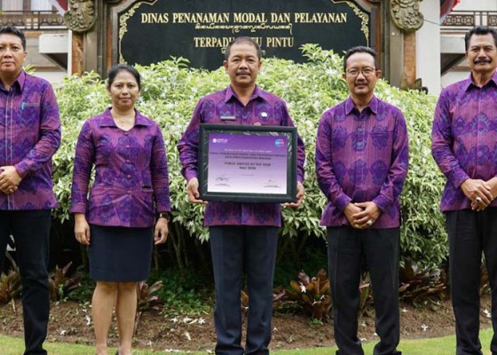 Nusabali.com - badung-kembali-raih-public-service-award-of-the-year-bali-2020