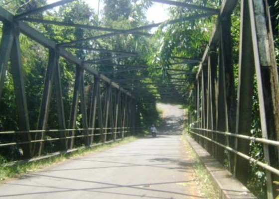 Nusabali.com - bangli-klaim-semua-jembatan-sehat