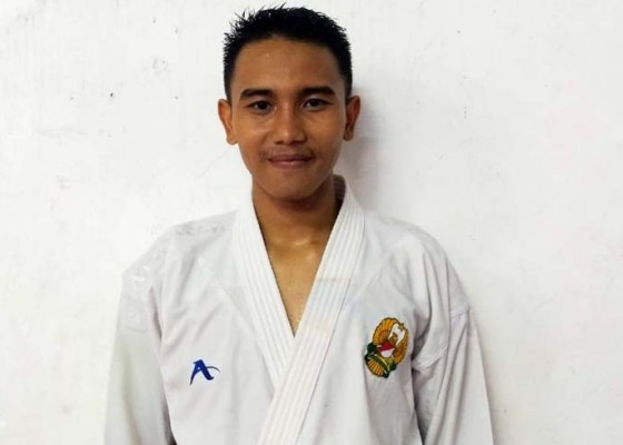Nusabali.com - kadek-krisna-gabung-latihan-karateka-bali