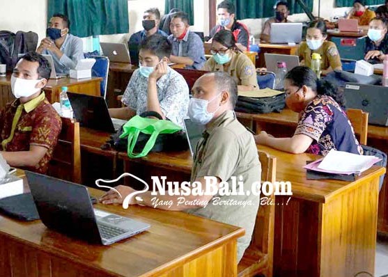 Nusabali.com - smkn-amlapura-gelar-workshop-susun-soal-online