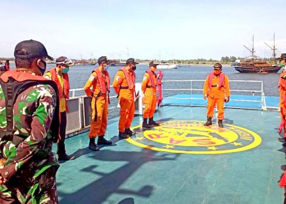 Nusabali.com - mual-dan-muntah-kapten-kapal-berbendera-liberia-dievakuasi-tim-sar