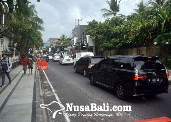 Nusabali.com - kendaraan-plat-luar-bali-padati-jalanan-di-kuta