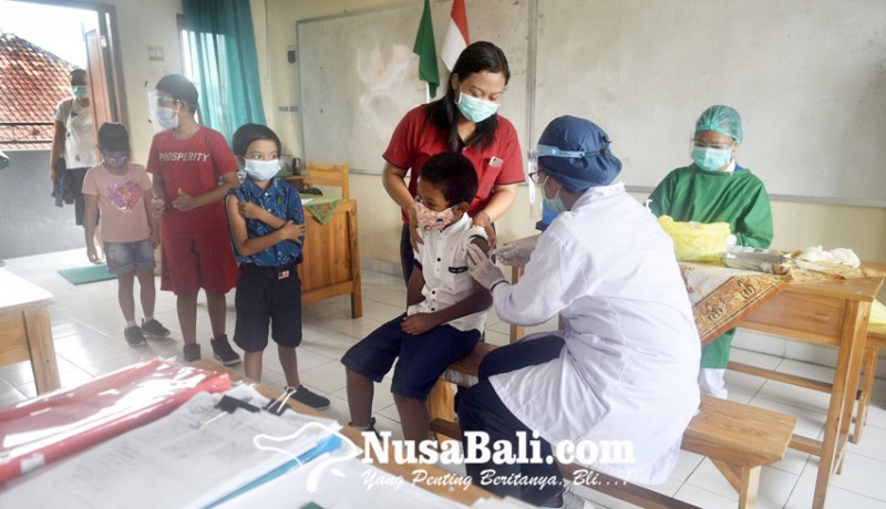 www.nusabali.com-cegah-difteri-dan-tetanus-siswa-sd-saraswati-6-denpasar-diimunisasi