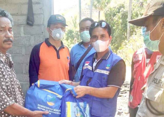 Nusabali.com - korban-kebakaran-rumah-dibantu-paket-pangan