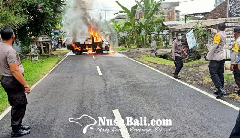 www.nusabali.com-korsleting-listrik-pick-up-terbakar-di-tengah-jalan