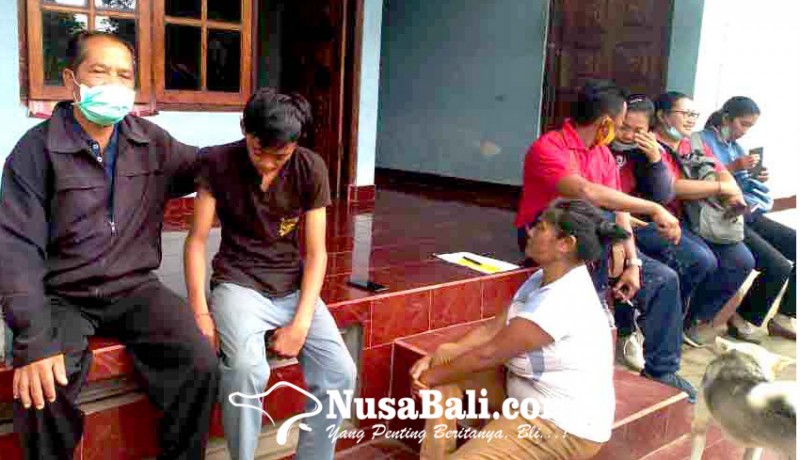 www.nusabali.com-guru-smpn-1-selat-kunjungi-siswa-di-11-banjar