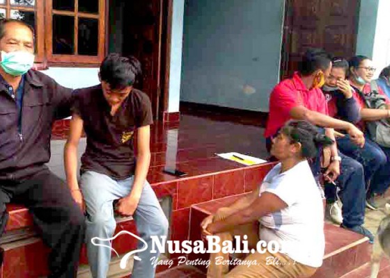 Nusabali.com - guru-smpn-1-selat-kunjungi-siswa-di-11-banjar
