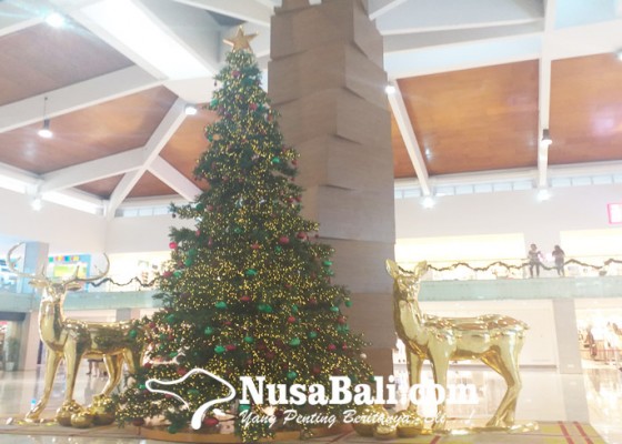 Nusabali.com - mal-dan-pusat-perbelanjaan-di-bali-sudah-bersuasana-natal