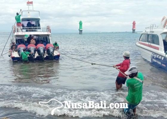 Nusabali.com - penyeberangan-ke-nusa-penida-mulai-ramai-terutama-akhir-pekan