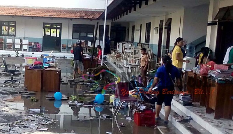 www.nusabali.com-sekolah-kebanjiran-murid-sd-imanuel-diliburkan