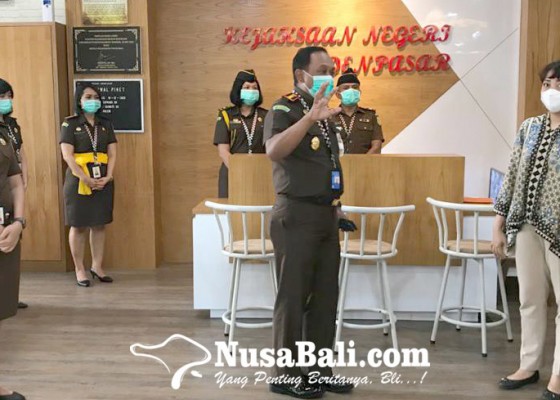 Nusabali.com - tim-kemenpan-gerudug-kejari-denpasar
