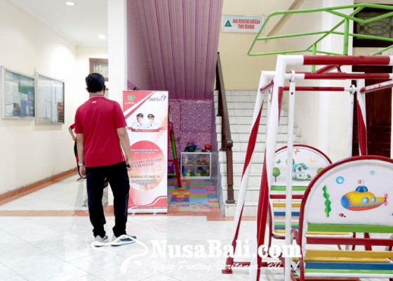 Nusabali.com - sayang-anak-di-kantor-camat