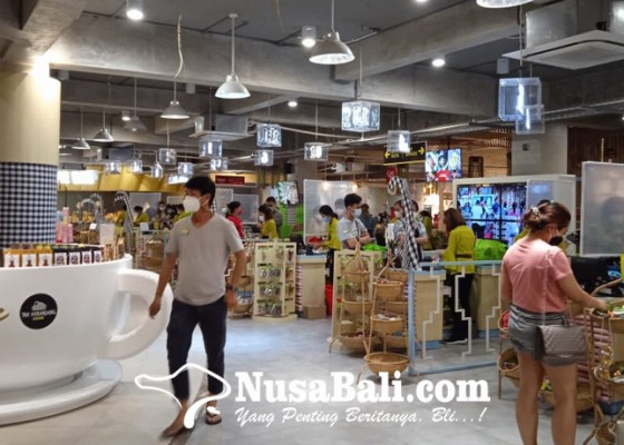 Nusabali.com - jelang-malam-tahun-baru-pusat-oleh-oleh-di-bali-dipadati-wisatawan