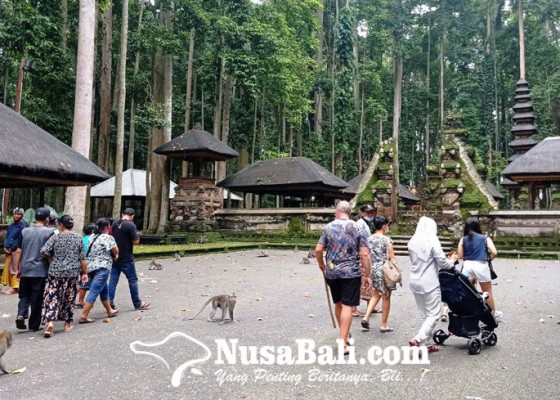 Nusabali.com - tembus-1700-wisatawan-saat-tahun-baru