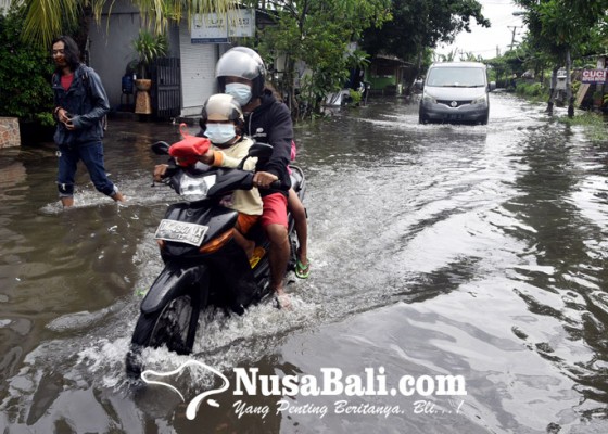 Nusabali.com - waspada-banjir-pupr-denpasar-kerahkan-300-personel-tim-biru