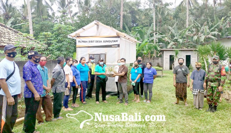 www.nusabali.com-warga-desa-jungutan-dapat-bantuan-bibit-hortikultura