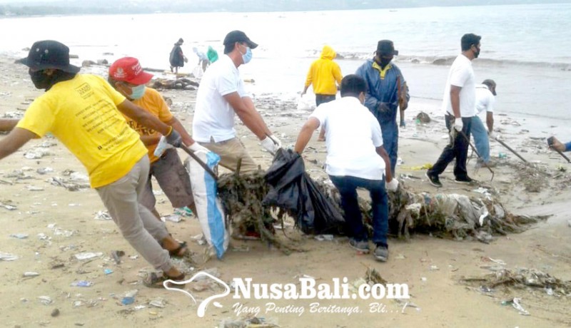 www.nusabali.com-komponen-pariwisata-bersih-bersih-pantai-kedonganan