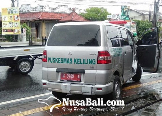 Nusabali.com - ambulans-angkut-tiga-pasien-covid-19-kecelakaan-di-perempatan-noja