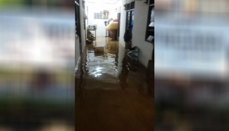www.nusabali.com-banjir-rumah-kos-di-jimbaran-tergenang