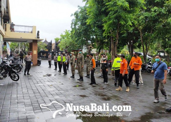 Nusabali.com - tidak-kenakan-masker-satu-pengunjung-didenda