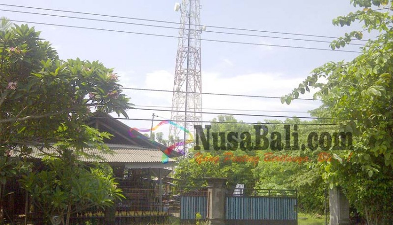 www.nusabali.com-warga-protes-menara-telekomunikasi